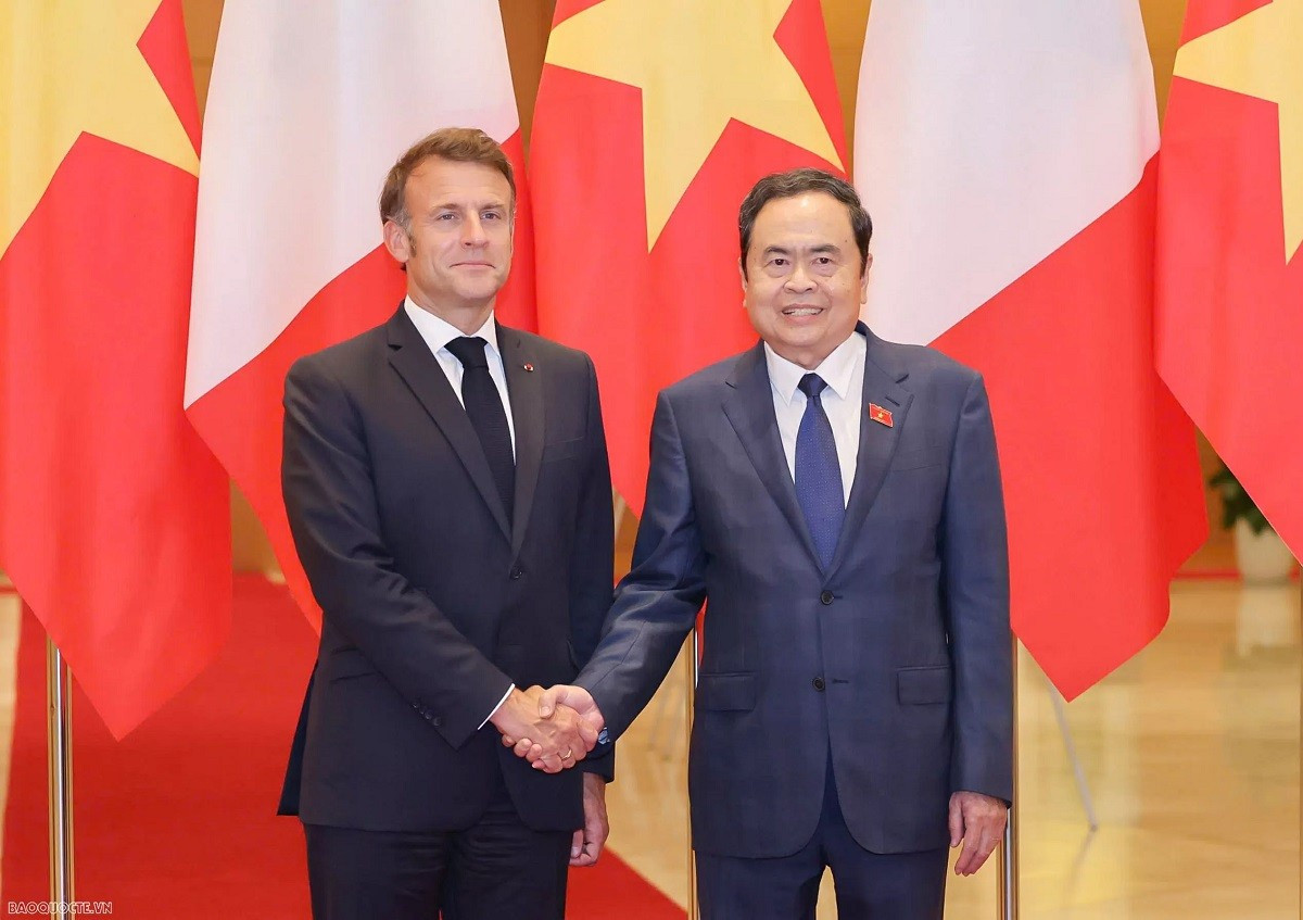 Le président de l'Assemblée nationale du Vietnam, Tran Thanh Man, a rencontré le président de la République française, Emmanuel Macron, lors de sa visite d'État au Vietnam du 25 au 27 mai. Photo : baoquocte. ttm-macron.jpg