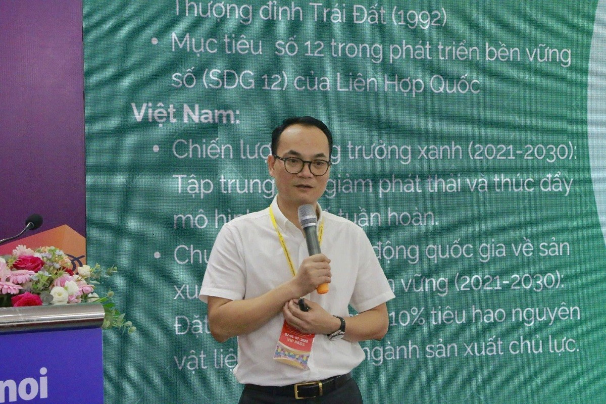 Le Dr Nguyen Dat Minh, doyen de la Faculté de gestion industrielle et énergétique à l’Université de l’Électricité, lors du forum. Photo : Vietnamnet. nguyen-dat-minh-vietnamnet.jpg