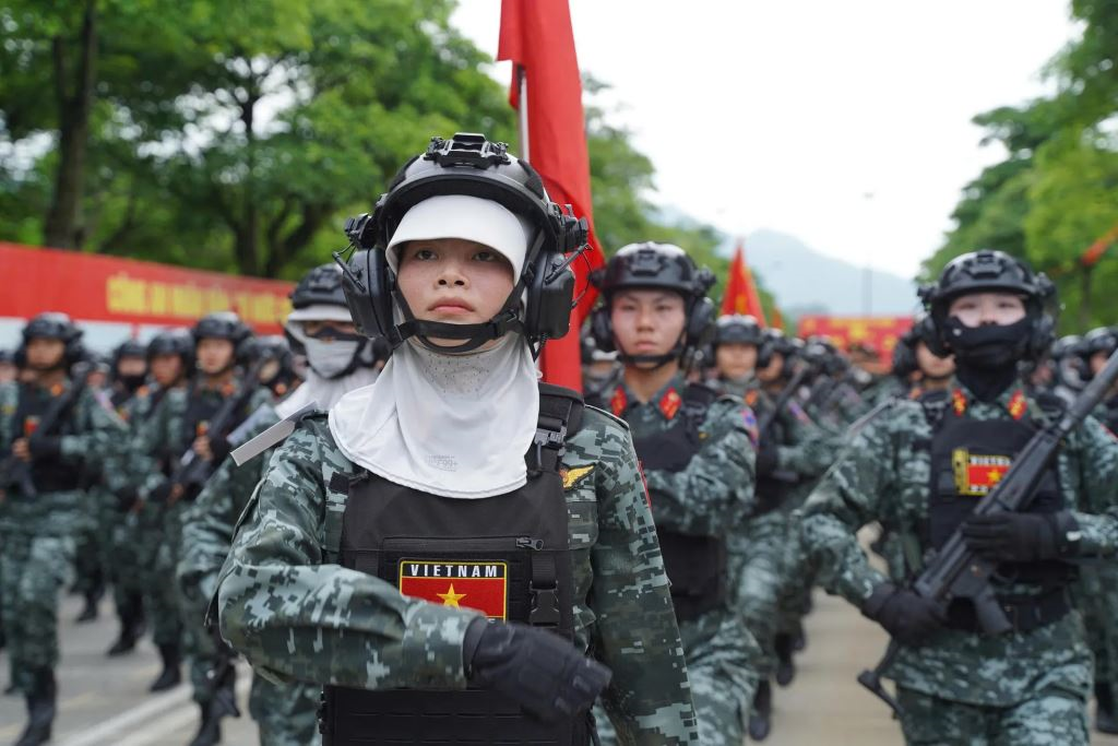 Elles sont aussi un symbole inspirant pour toute une jeunesse prête à se dévouer à la mission collective. Photo : TPO. policier-beaute-4.jpg