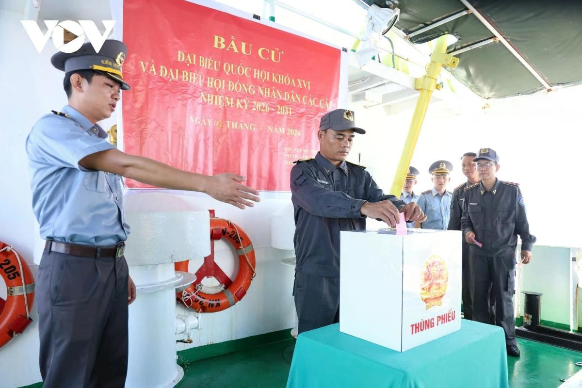 Au cœur du large, le bureau électoral a successivement organisé le vote à bord des navires suivants : CSB 6008, KN-419, KN-474, KN-461, KN-467, KN-405, KN-211, KN-263, KN-205, KN-270, KN-290, CSB-4031 et CSB-6011.