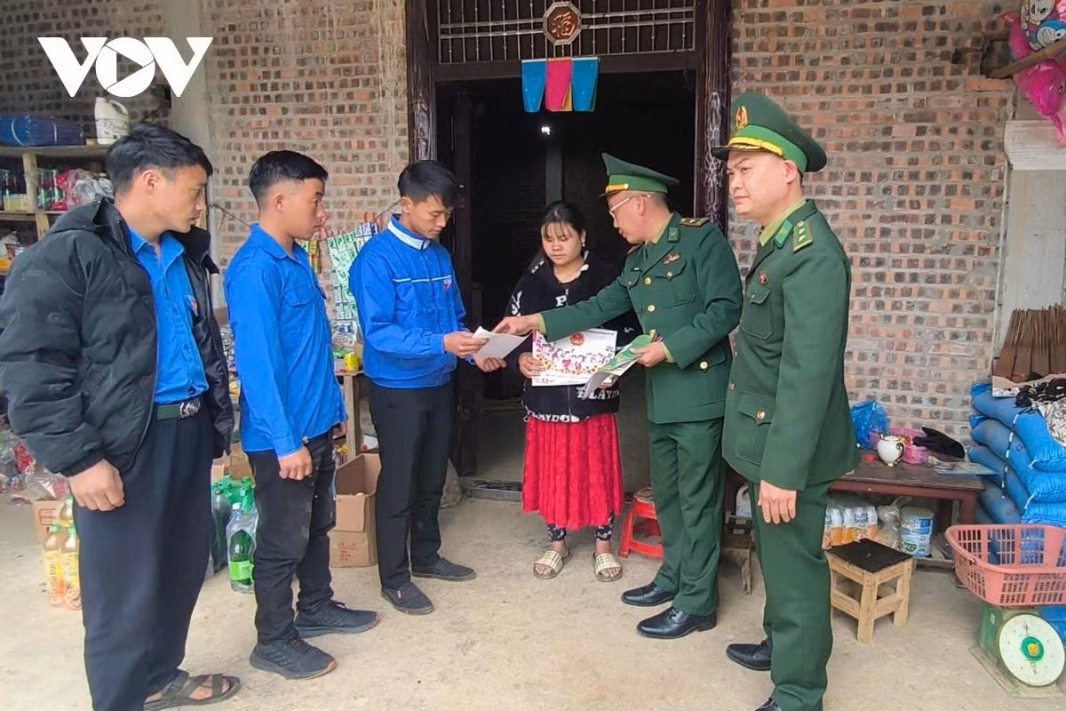 À Tuyen Quang, les cartes d’électeur remises aux habitants jusque dans les villages isolés