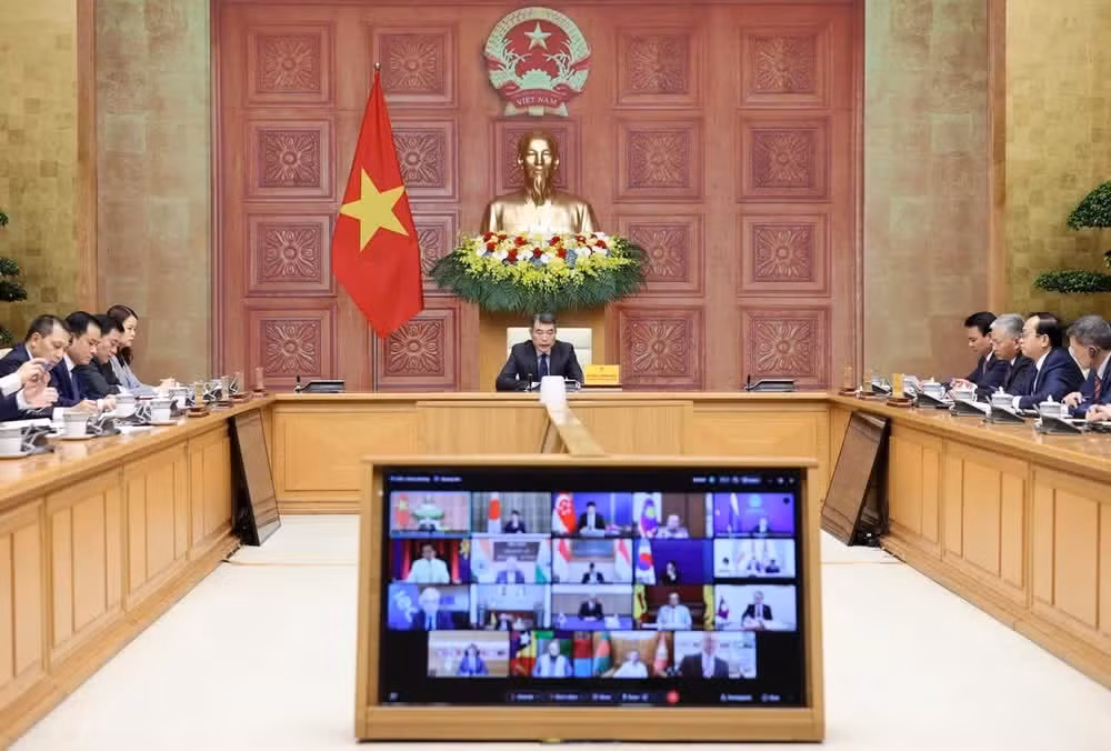 Le Premier ministre Le Minh Hung participe au Sommet virtuel élargi de l'AZEC. Photo : VGP.