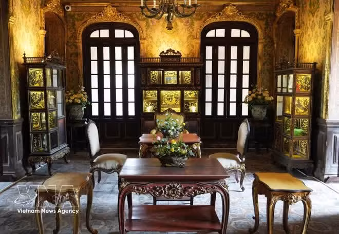 Un salon du palais An Dinh. Photo : VNA.