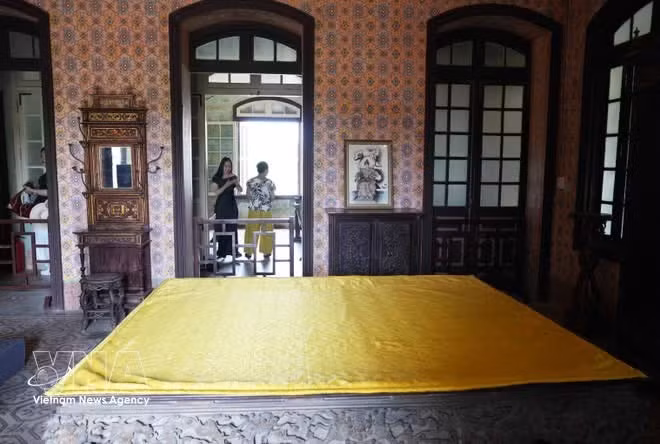Une chambre à coucher du palais An Dinh. Photo : VNA.