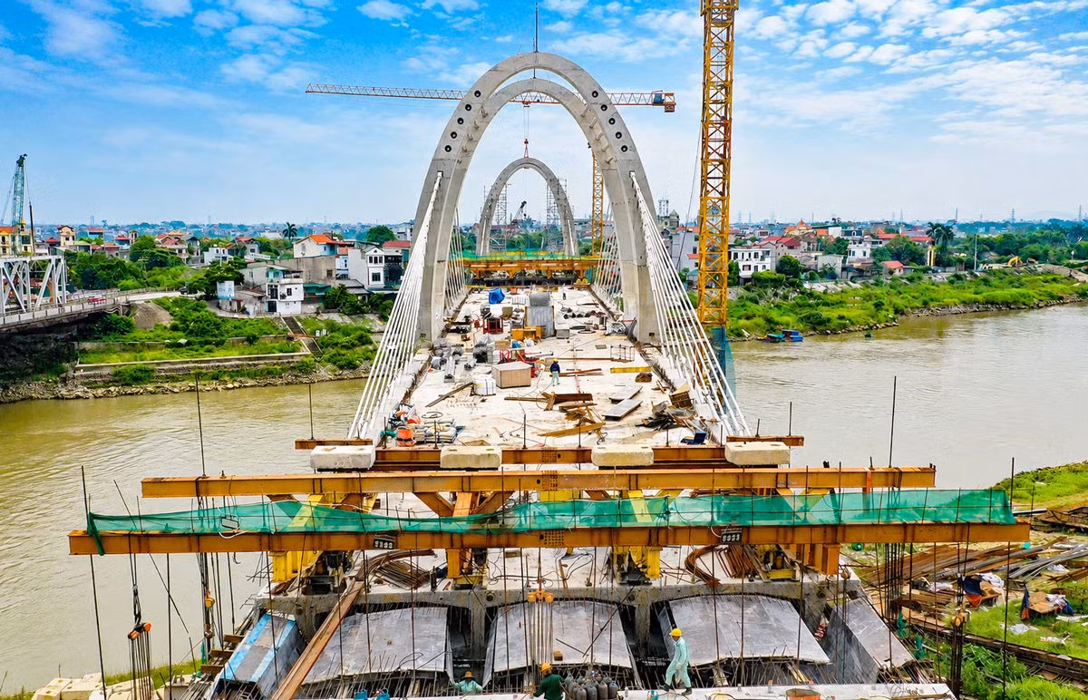 Le nouveau pont Duong dans la dernière ligne droite