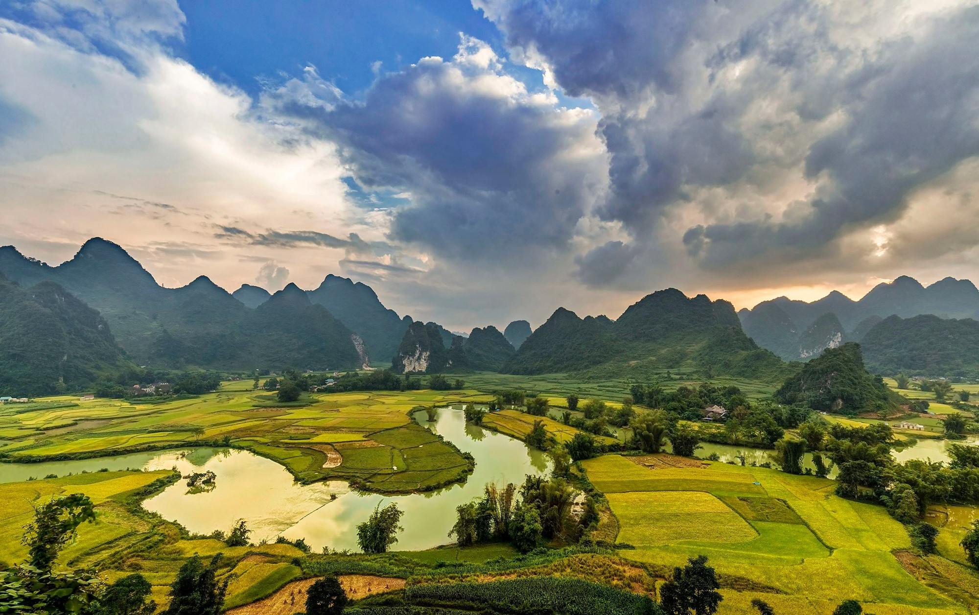 Avec son paysage magnifique et original, le géoparc mondial de Non Nuoc permet à Cao Bang de développer son tourisme. Photo : TNO.