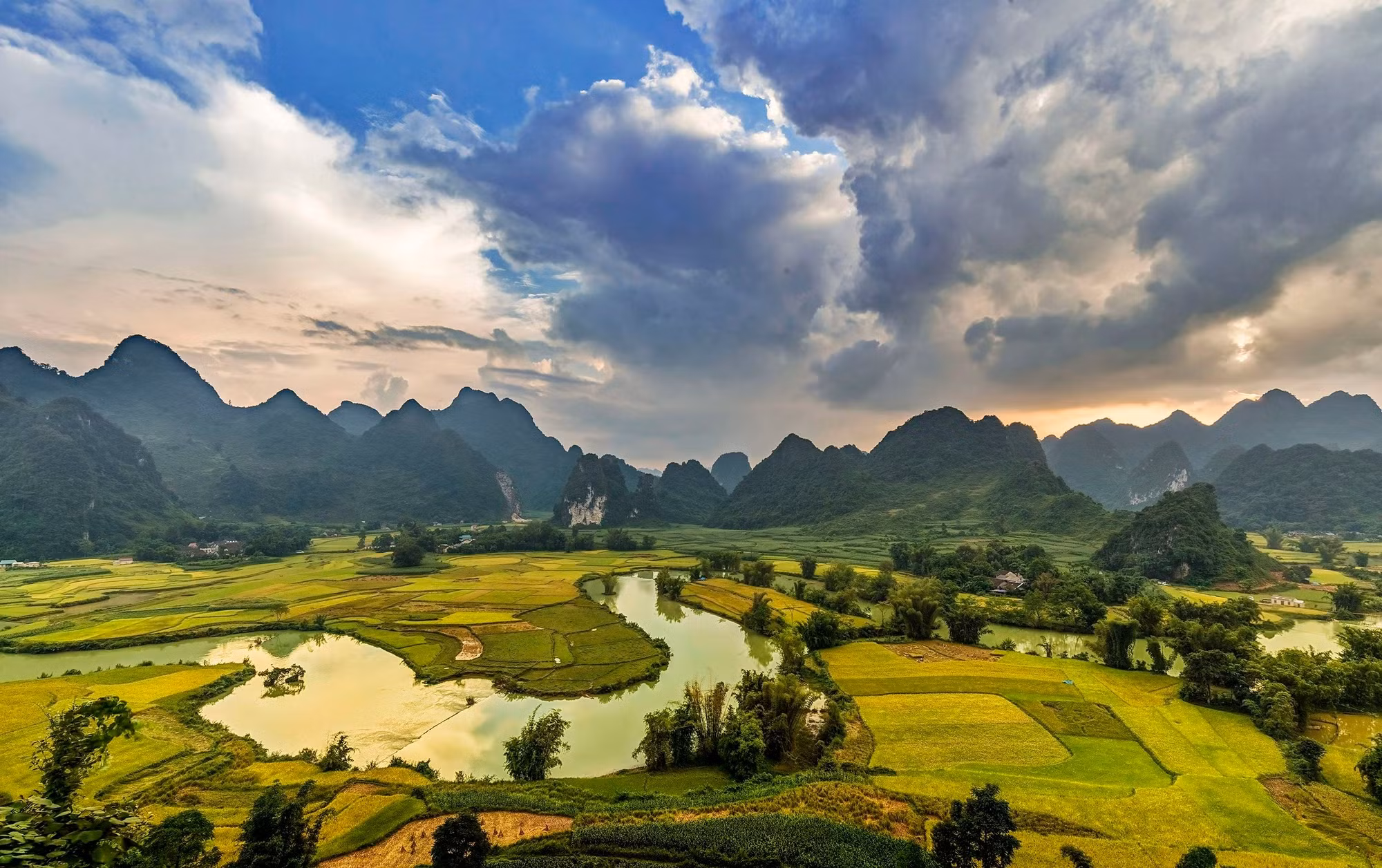 Avec son paysage magnifique et original, le géoparc mondial de Non Nuoc permet à Cao Bang de développer son tourisme. Photo : TNO.