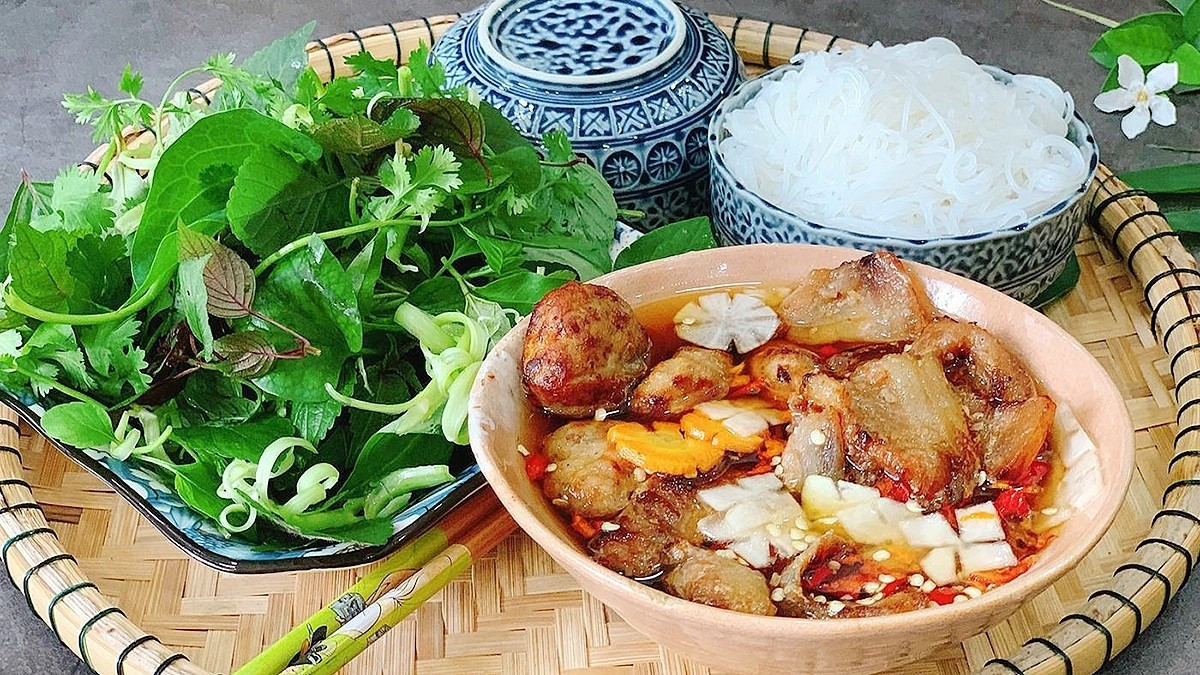 Bien que l'on trouve du bun cha ou des variantes similaires ailleurs au Vietnam, la version locale de Hanoi est très appréciée. bun-cha.jpg