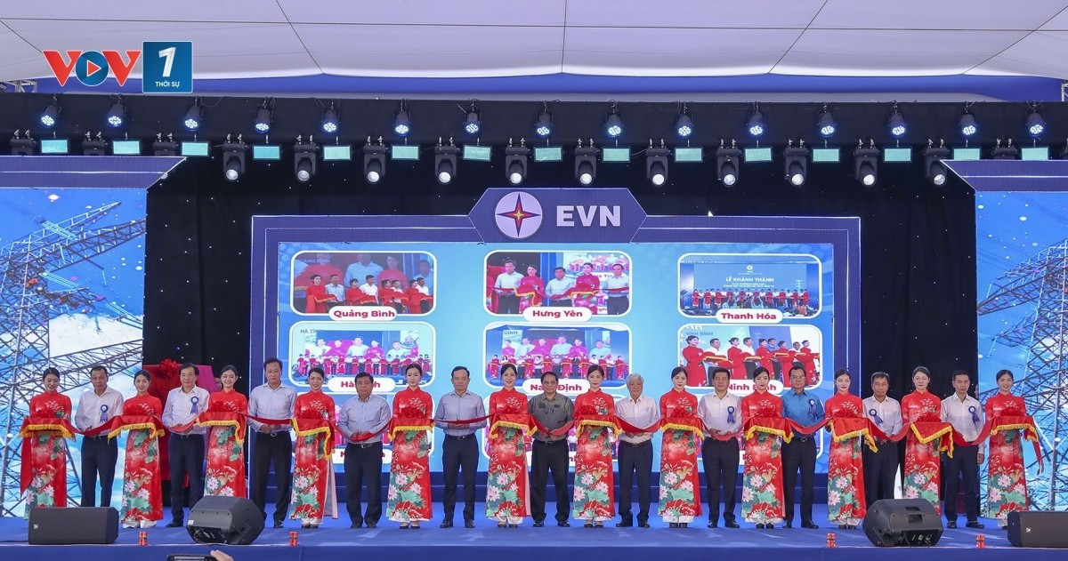 Le Premier ministre Pham Minh Chinh a assisté le 29 août 2024 à Hung Yen à l’inauguration de la ligne de transmission d’électricité 500 kV circuit 3 Quang Trach-Pho Noi. Photo : VOV. pmc-quang-trach-pho-noi.jpg
