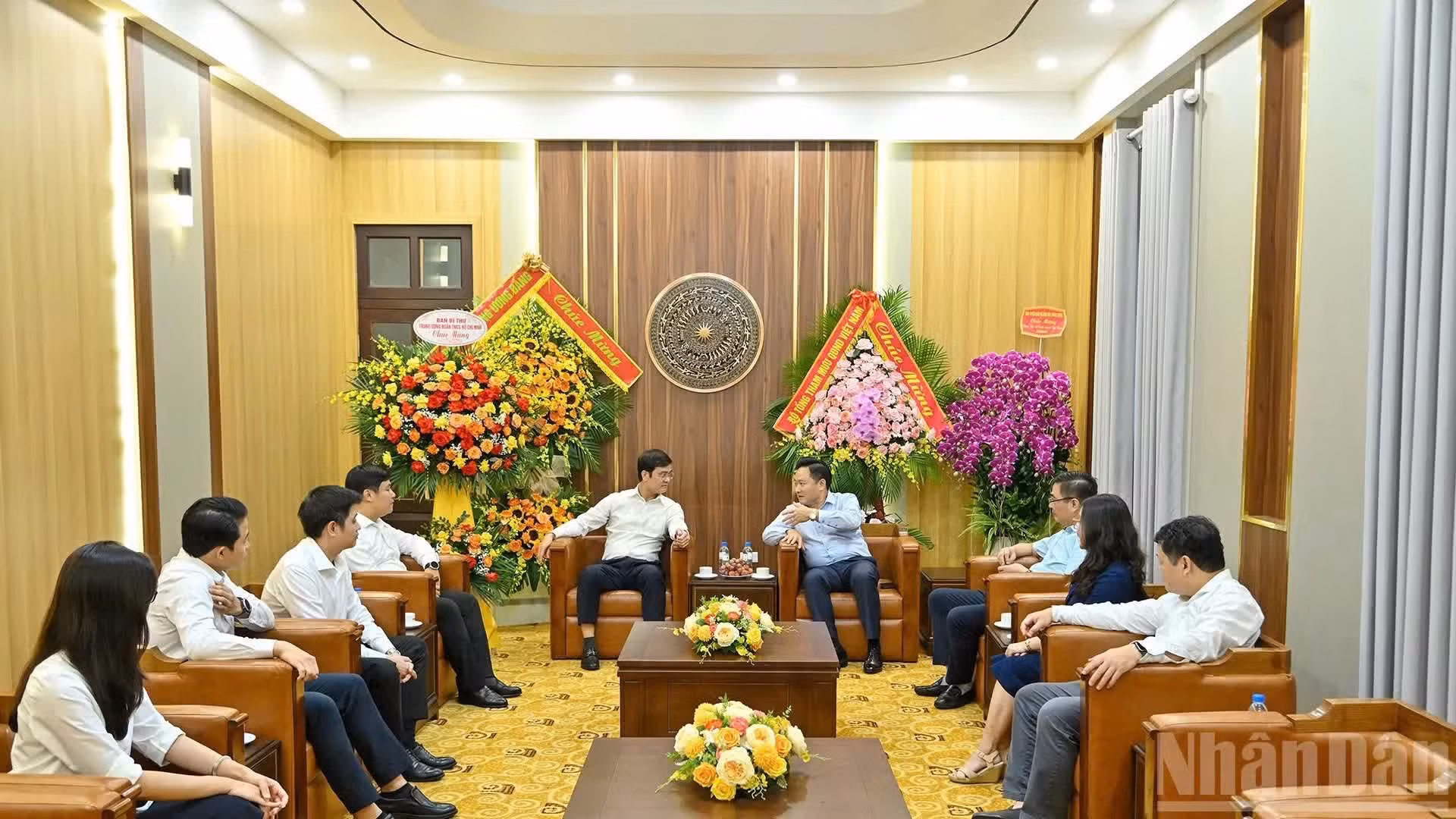 Il a accueilli une délégation de l’Union de la jeunesse communiste Ho Chi Minh, conduite par Bui Quang Huy, membre du Comité central du Parti et premier secrétaire du Comité central de l’Union.