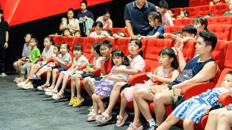 Le film consacré à Trang Quynh rencontre un vif succès auprès des enfants.