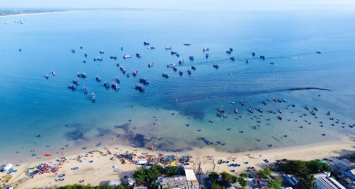 Le village de pêcheurs de Chau Thuan Bien conserve un charme sauvage et une atmosphère empreinte de mystère. Photo : daidoanket.