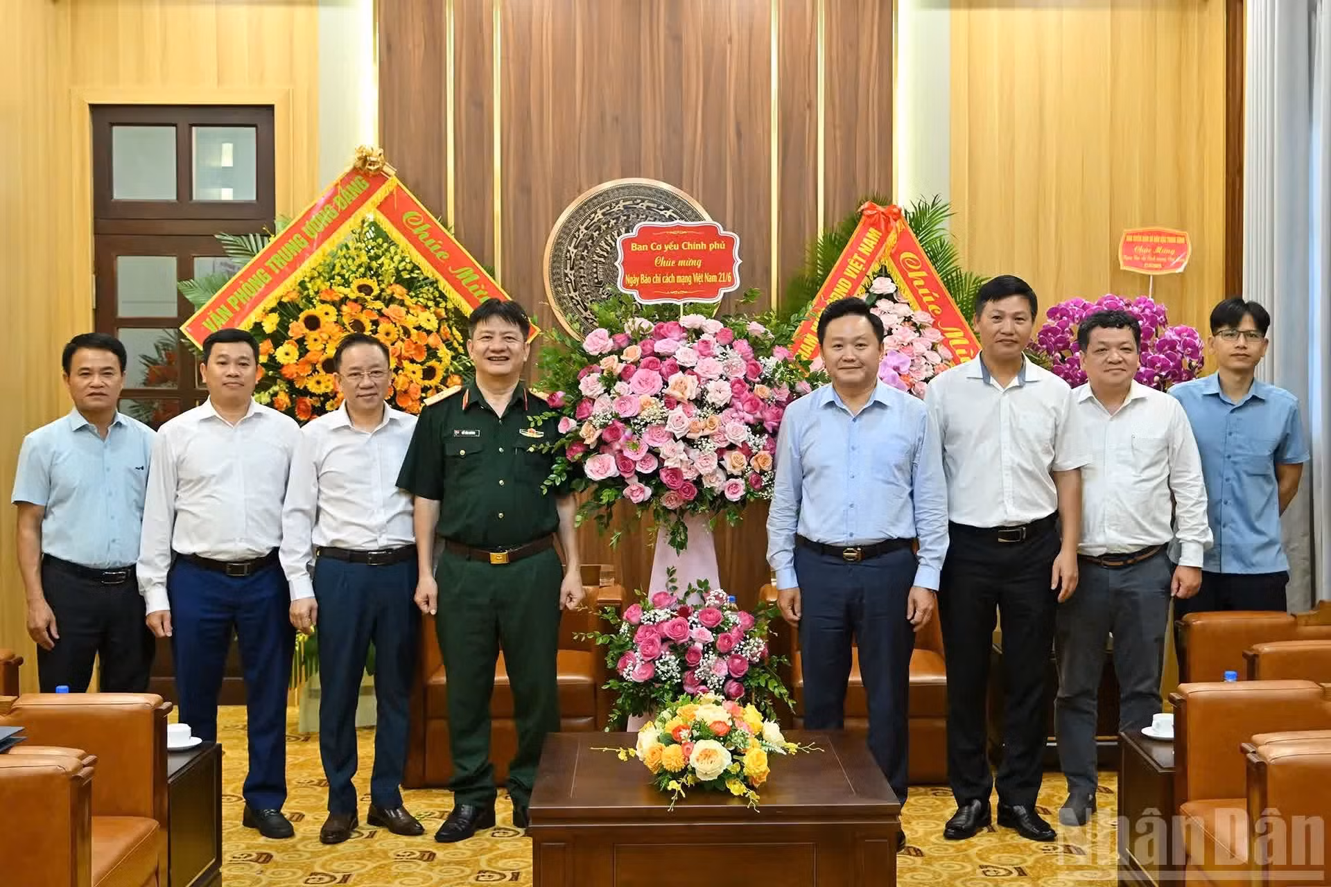 Le même jour, Phan Van Hung s’est également entretenu avec une délégation du Comité gouvernemental du chiffrement, conduite par le général de division Ho Van Huong, vice-président de l’institution.
