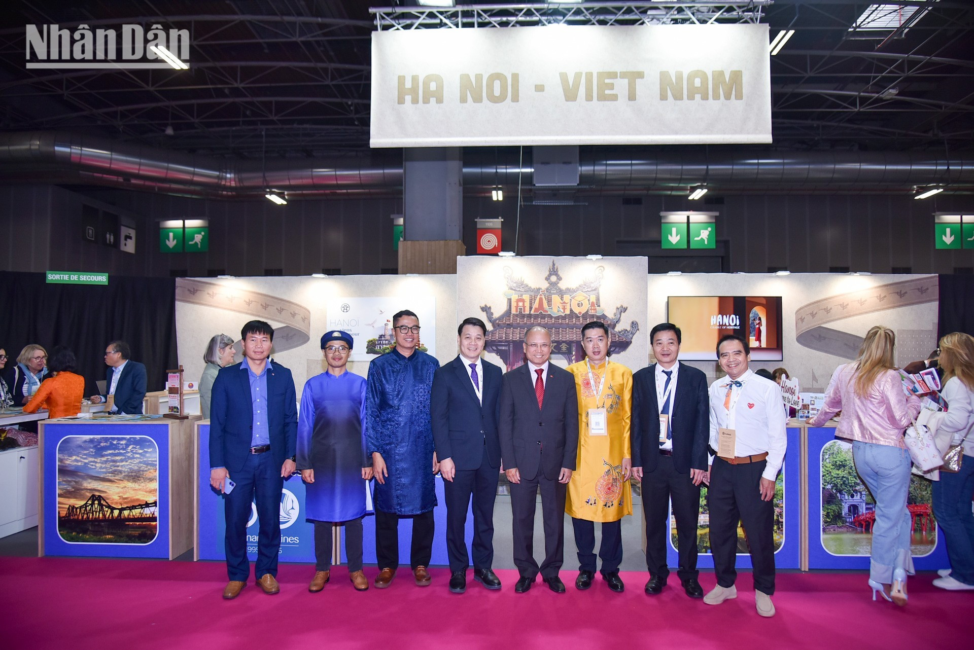 L’espace « Hanoi : venez l’aimer » réunit douze voyagistes et compagnies aériennes vietnamiennes. Photo : NDEL. espace-hn-12-agences.jpg