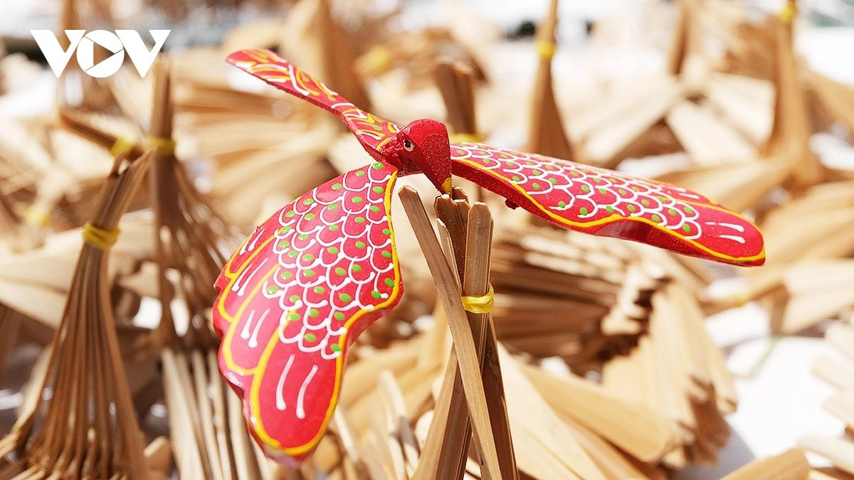 Oiseau en équilibre, modèle finalisé. Photo : VOV. chuon-2.jpg