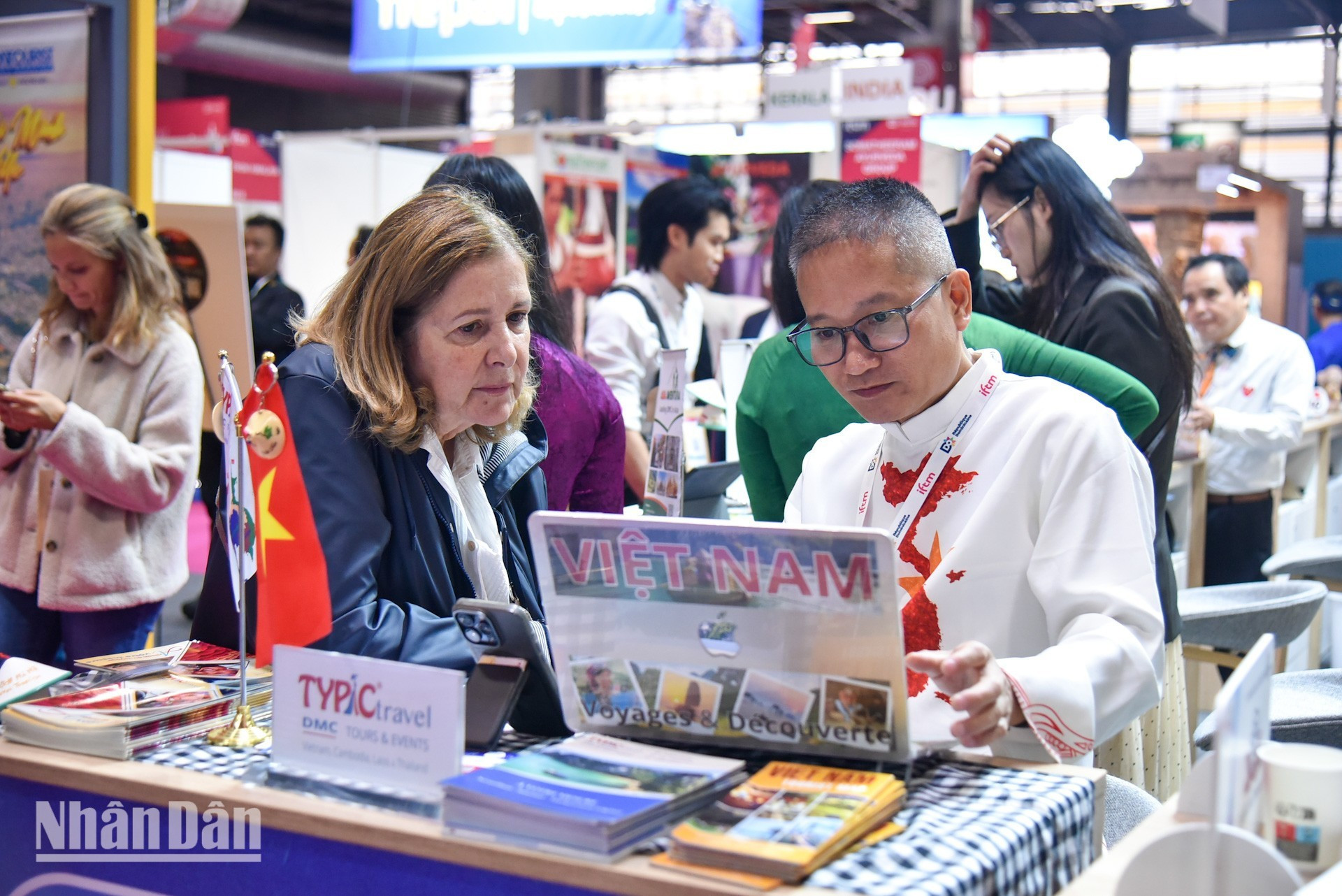 Hanoi vise l’objectif d’accueillir 7,8 millions de visiteurs internationaux en 2025. Photo : NDEL. hn-touristes.jpg