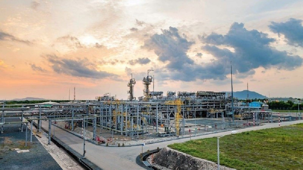 L’usine de traitement de gaz Dinh Co, ouvrage scientifique et technologique majeure de PV GAS, contribue de manière significative à la garantie de la sécurité énergétique nationale et au développement durable de l’industrie gazière vietnamienne. Photo : NDEL. usine-traitement-gaz-dinh-co.jpg