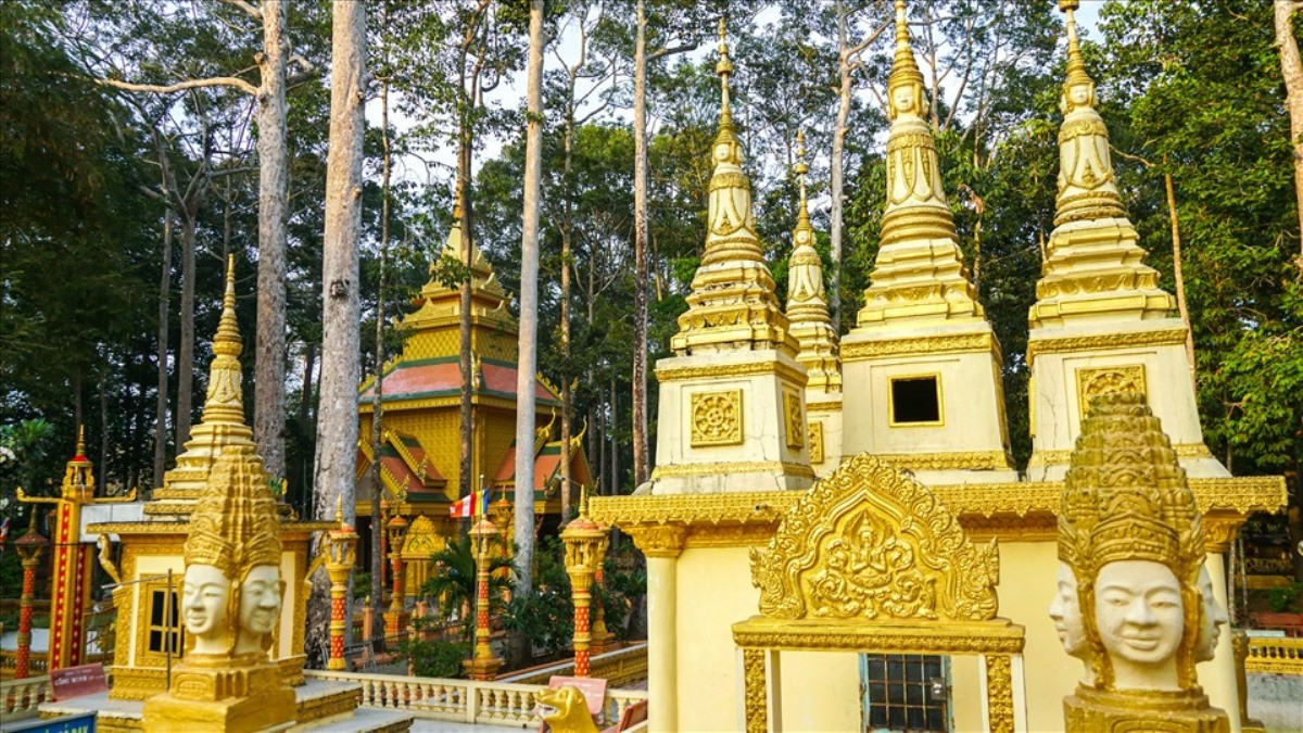 Vinh Long compte aujourd’hui 156 pagodes khmères, dont l’architecture remarquable reflète à la fois la spiritualité et l’héritage religieux des habitants. Photo : laodong.