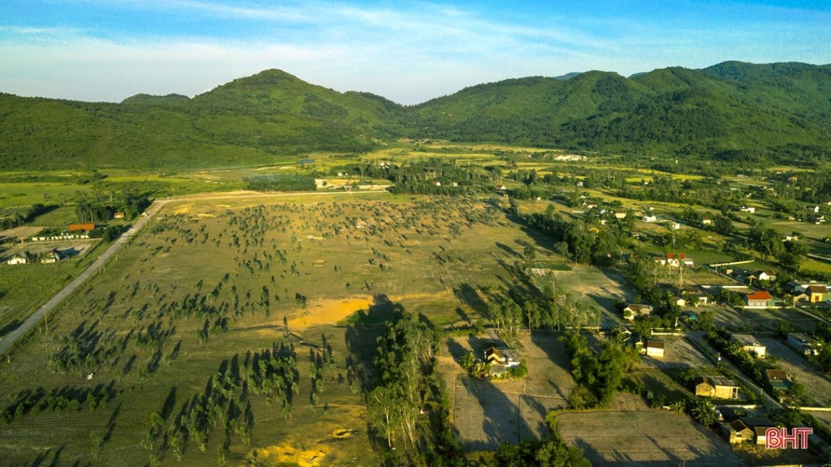 Découvert pour la première fois en 1974, le site archéologique Phoi Phoi - Bai Coi (commune de Nghi Xuan, province de Ha Tinh) porte les caractéristiques des cultures de Dông Son et de Sa Huynh. Ce site a été reconnu en 2014 par le ministère de la Culture, des Sports et du Tourisme comme vestige archéologique national. Photo : baohatinh. phoi-phoi-bai-co-baohatinh.jpg