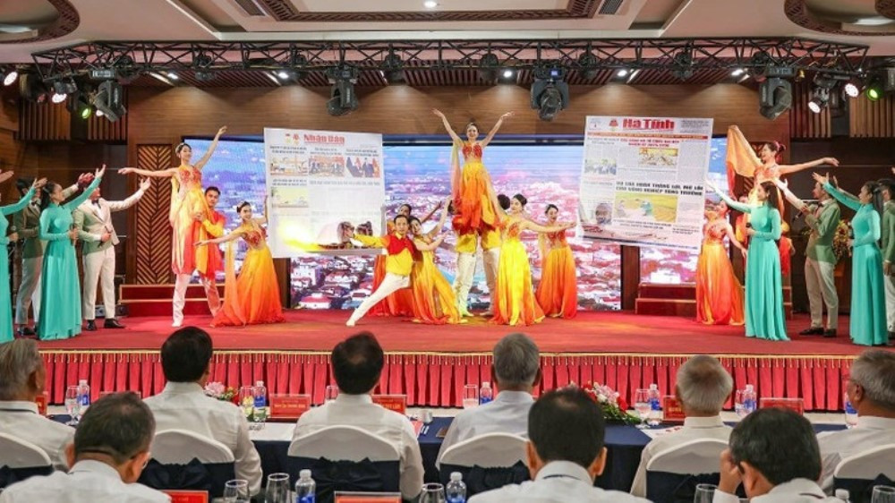 Ha Tinh s'efforce de faire de la culture un levier central du développement dans l’ère de l’intégration. Photo : NDEL. spectacle-artistique-ha-tinh-ndel.jpg