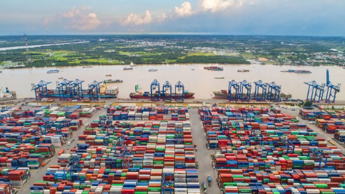 Compte tenu des conditions actuelles, Ho Chi Minh-Ville élargie pourrait devenir le principal centre logistique maritime d'Asie du Sud-Est. Photo : Saigontimes. tan-cang-cat-lai.jpg