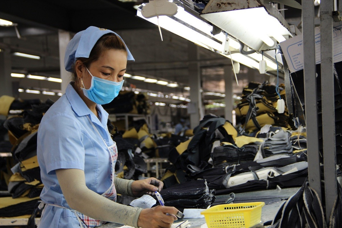 Binh Duong, considérée comme un « centre industriel du pays », est un important centre de production de biens d'exportation. Photo : baolaodong. usine-a-binh-duong-laodong.jpg