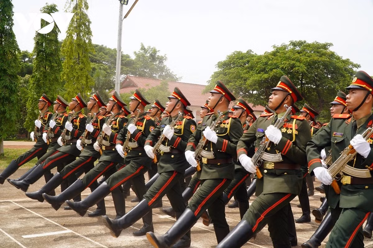 L’Armée populaire du Laos prête pour la célébration du 80e Fête nationale du Vietnam. Photo : VOV.