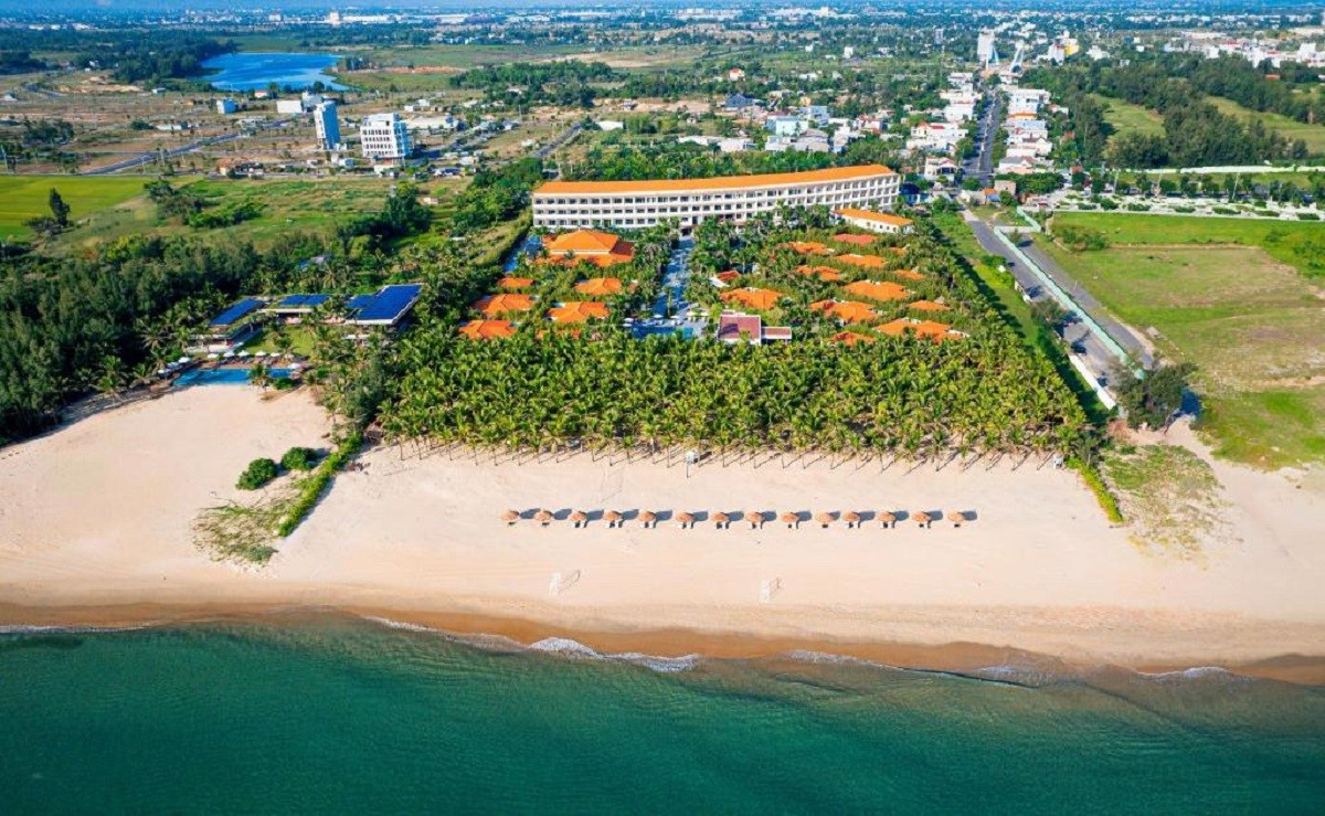 Grandvrio Ocean Resort Danang comprend 54 villas avec piscine privée et bénéficie d’un emplacement privilégié en bord de mer. Photo : Booking. gradio-da-nang-booking.jpg