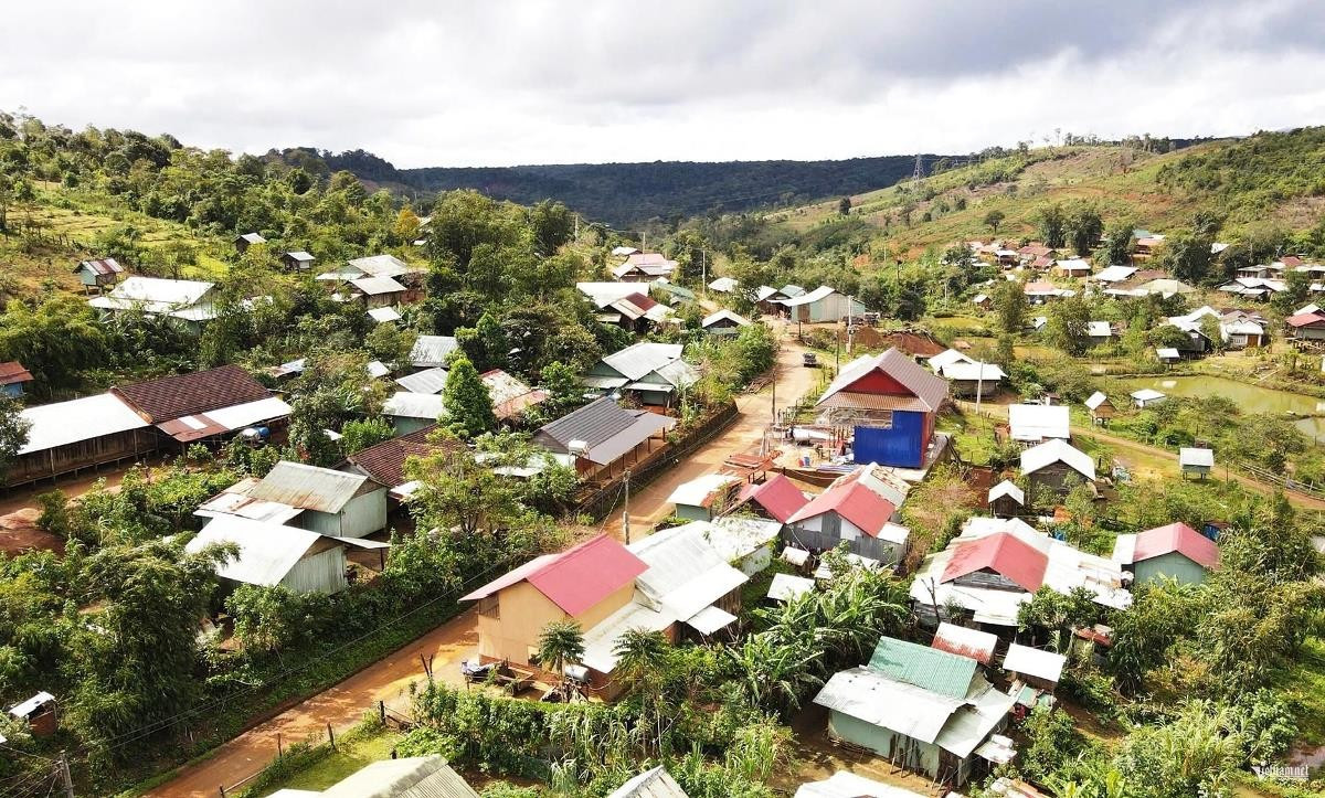 Les nouvelles habitations transforment le visage des zones peuplées de minorités ethniques de la province. Photo : Vietnamnet.