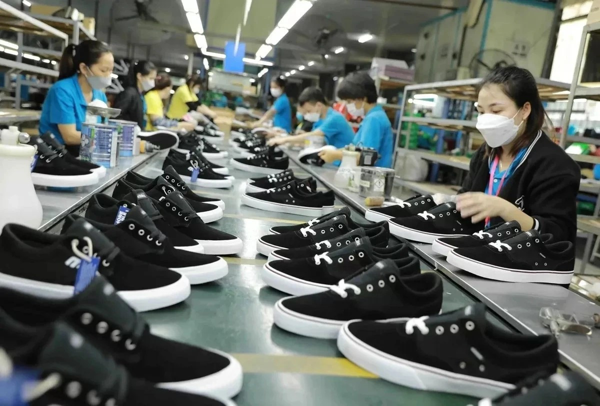 Près de 100 % des exportations de chaussures sont assorties d’un certificat d’origine. Photo : VOV. chausures-vov.jpg
