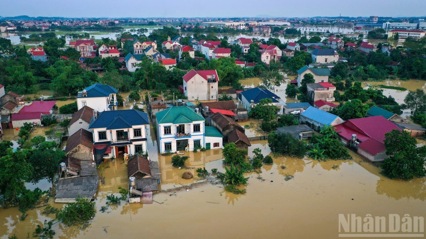 La montée rapide des eaux a submergé de nombreuses habitations. bn-maison-inondee.jpg