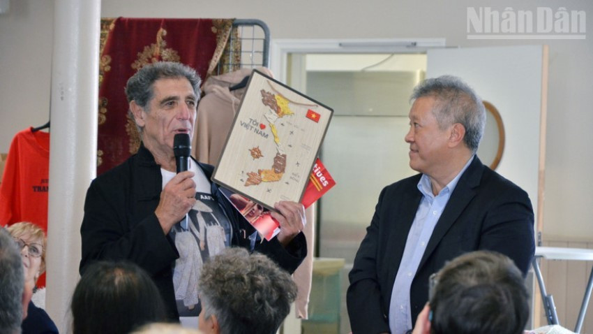 Gilbert Tenèze, président de l’AAFV d’Eure-et-Loir, partage son attachement fidèle au Vietnam. Photo : NDEL.