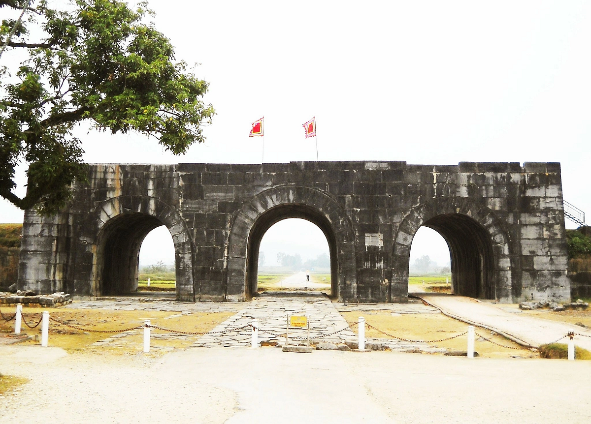 Le 27 juin 2011, lors de la 35e session du Comité du patrimoine mondial de l’UNESCO, tenue à Paris, la citadelle des Ho a été inscrite au patrimoine culturel mondial.