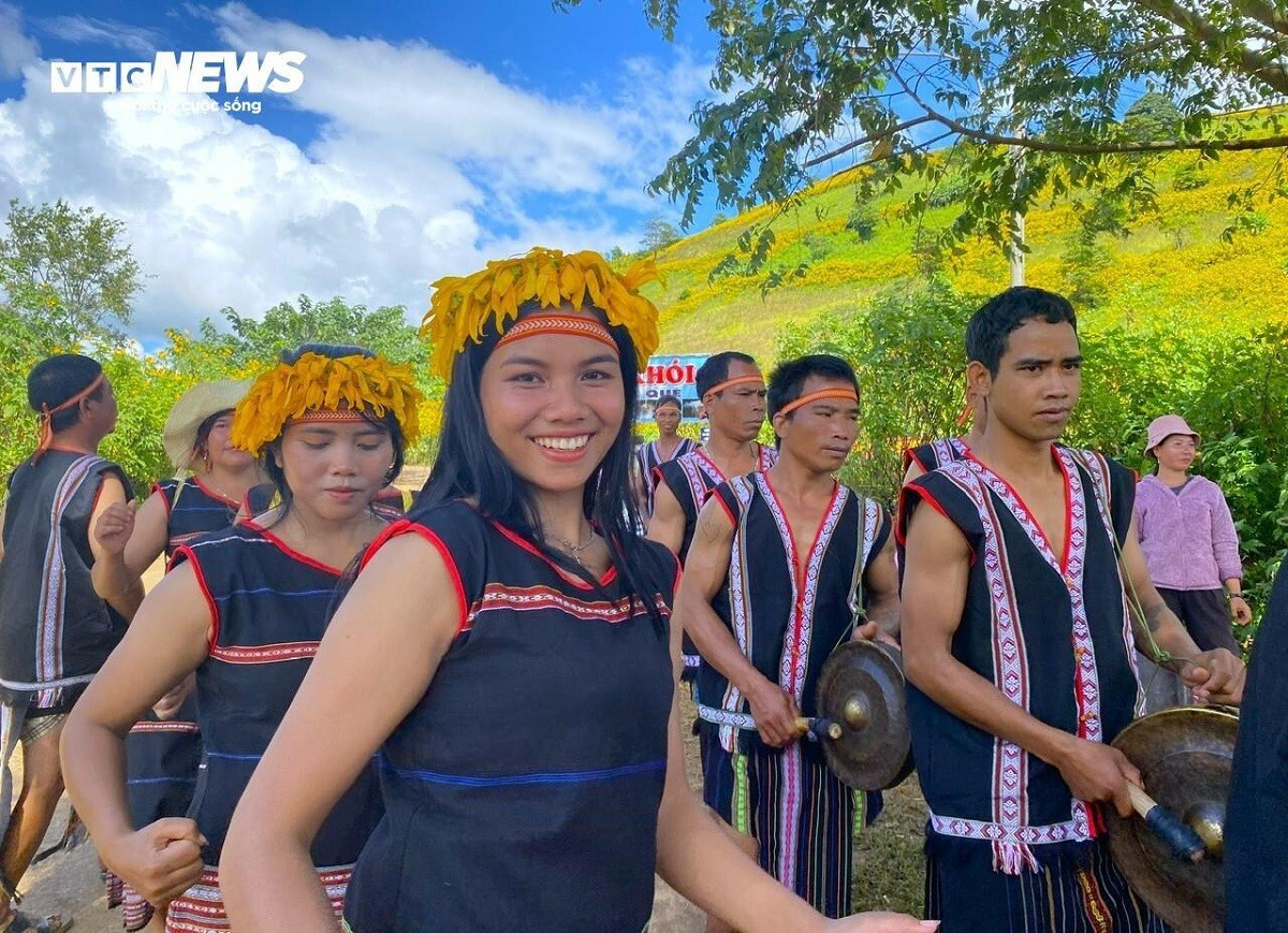 Ces dernières années, Chu Dang Ya est aussi devenu une destination touristique de renom, surtout pendant la floraison des tournesols sauvages. Photo : VTCNews. volcan-6.jpg