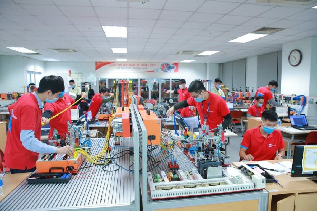 La formation des ressources humaines de haute qualité, dont des ingénieurs spécialisés, est très importante. Photo : VGP. dao-tao-cong-nghe-cao-la-mot-trong-so-nhung-hoat-dong-dao-tao-ma-samsung-luon-chu-trong-172373101773324443027.jpg