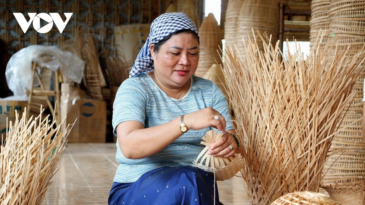 Mme Bach Thuy, directrice de la Coopérative de vannerie en bambou et rotin Thuy Tuyet.