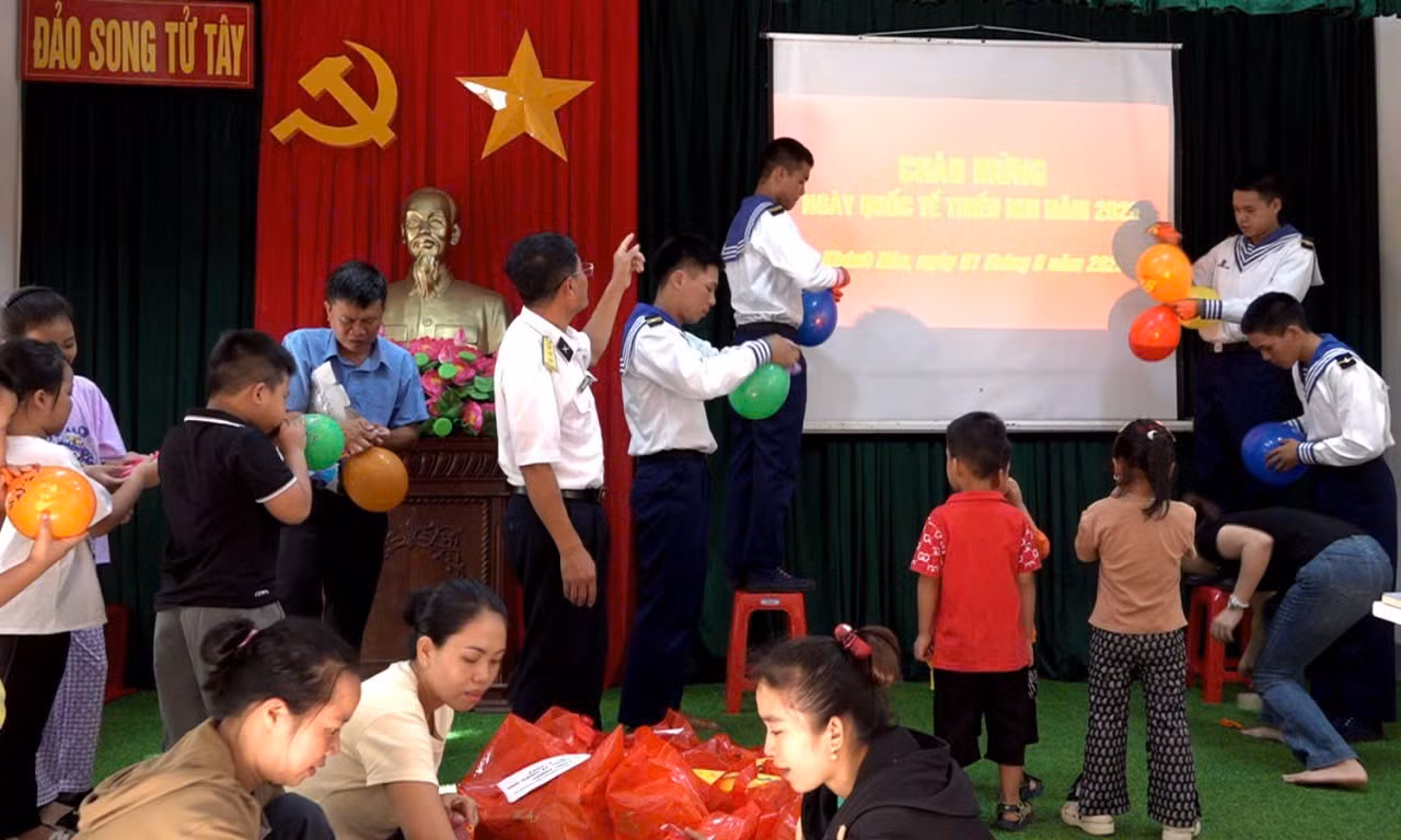 Les préparatifs de la Journée internationale de l’enfance battent leur plein sur l’île de Song Tu Tay, dans la zone spéciale de Truong Sa. Photo : baotintuc.