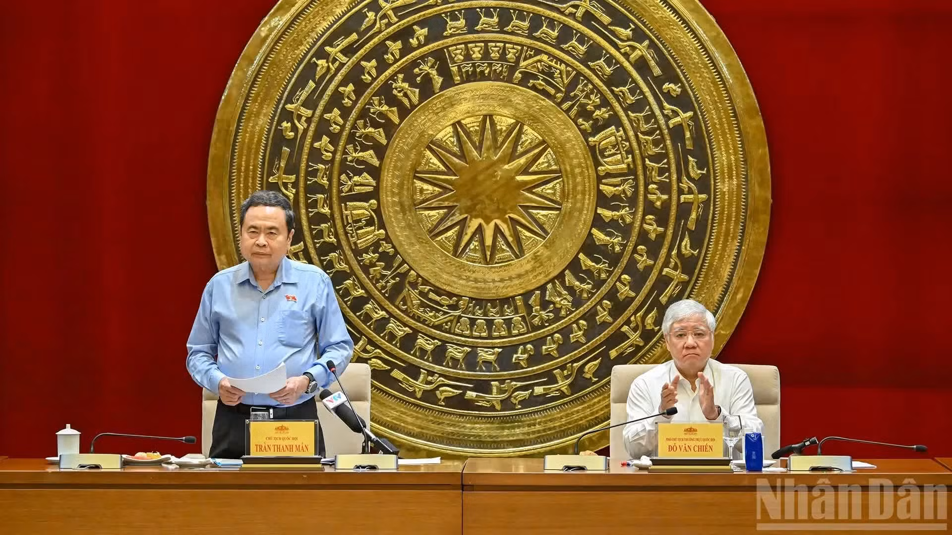 Le président de l’Assemblée nationale du Vietnam, Tran Thanh Man, s'exprime lors de la réunion. 