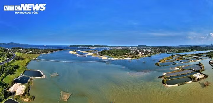 Le pont Ong Cop se situe à proximité de la route nationale 1A, enjambant la rivière Binh Ba et reliant la commune de Tuy An Dông au quartier de Xuan Dai (province de Dak Lak). Photo : VTCNews.