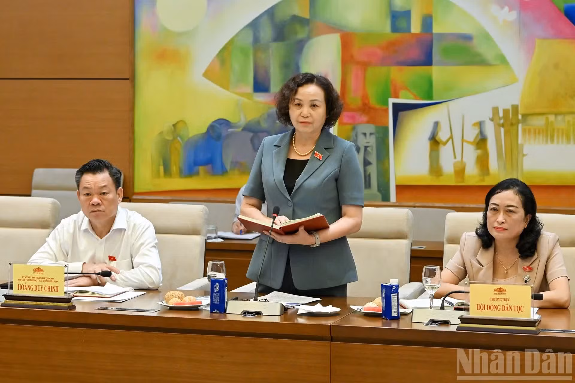 La vice-présidente du Conseil des affaires ethniques, Cao Thi Xuan, intervient.