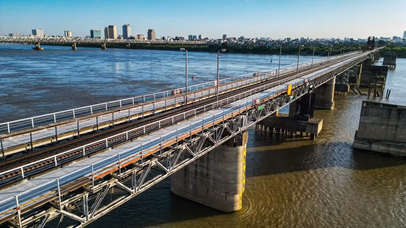 Les garde-corps, les parapets, ainsi que les systèmes de drainage ont également été restaurés.