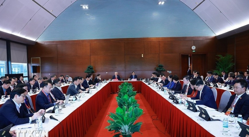 Lors de la séance de discussion au sein de la délégation de l’organisation du Parti du Gouvernement.