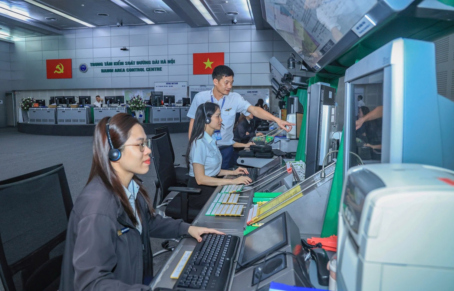 Garantir la sécurité absolue des opérations aériennes au service du XIVᵉ Congrès national du PCV