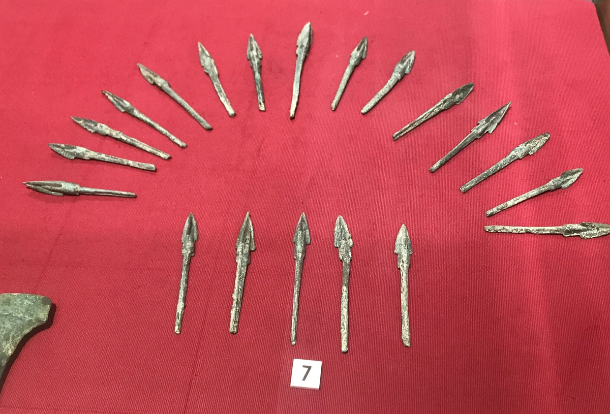 Flèches de bronze de Co Loa exposées au Musée d’Histoire militaire du Vietnam. Photo : Dantri. mui-ten-co-loa-dantri.jpg