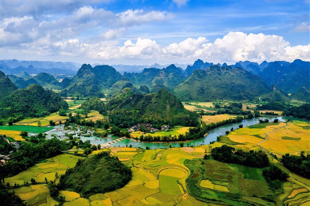 Le paysage naturel poétique du Géoparc mondial de Non Nuoc Cao Bang. Photo : vietnamtourism.