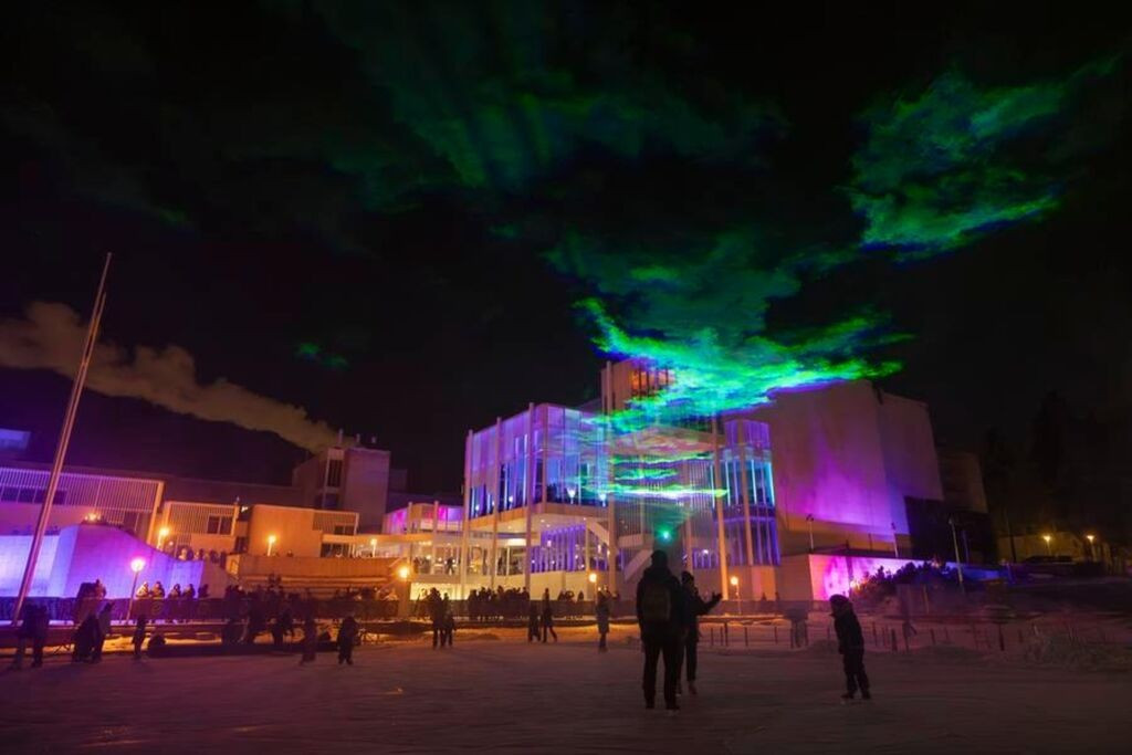 Vue d'un spectacle lumineux organisé à la veille du Nouvel An à Espoo, une ville du Sud de la Finlande, le 31 décembre 2025.