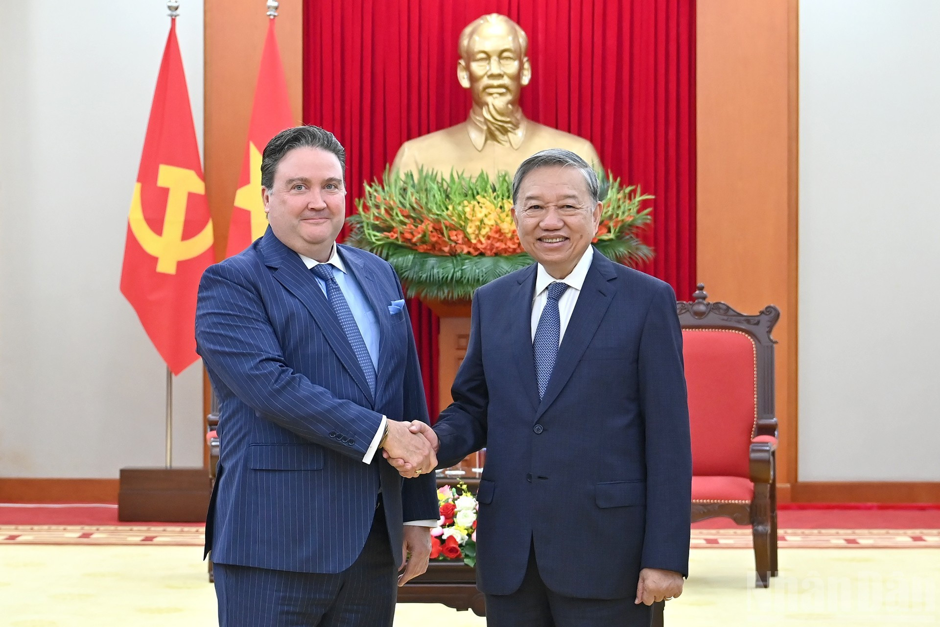 Le secrétaire général du Parti communiste du Vietnam (PCV), To Lam (à droite), a reçu l'ambassadeur des États-Unis au Vietnam, Marc Knapper. Photo : NDEL.