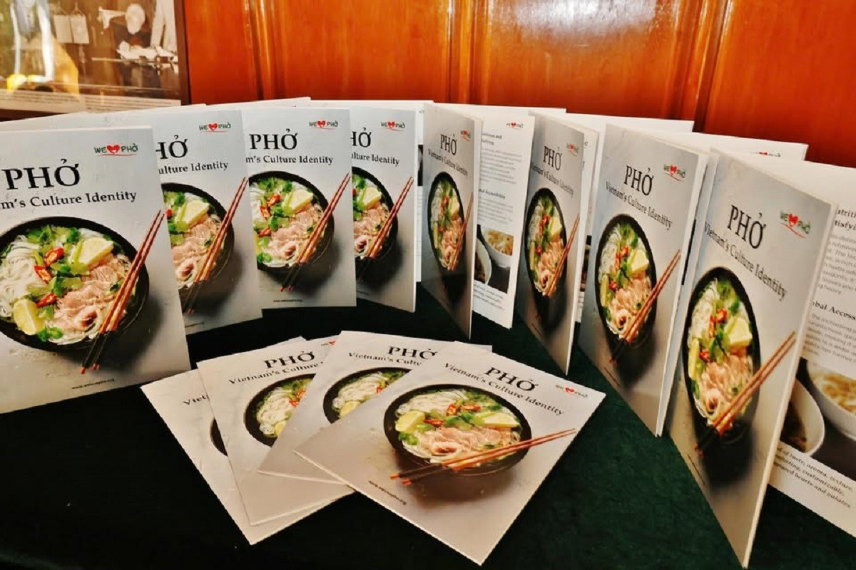 Aujourd’hui, We Love Phở est présent dans 17 pays européens. Chaque restaurant de phở devient ainsi une halte culturelle vietnamienne ouverte aux convives du monde entier. Photo : We Love Phở. pho.jpg