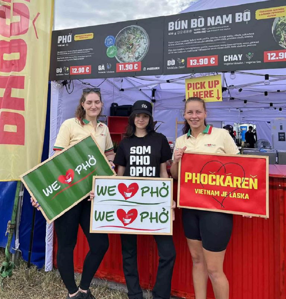 Une activité de promotion médiatique de We Love Phở. Photo : We Love Phở. pho-2.jpg