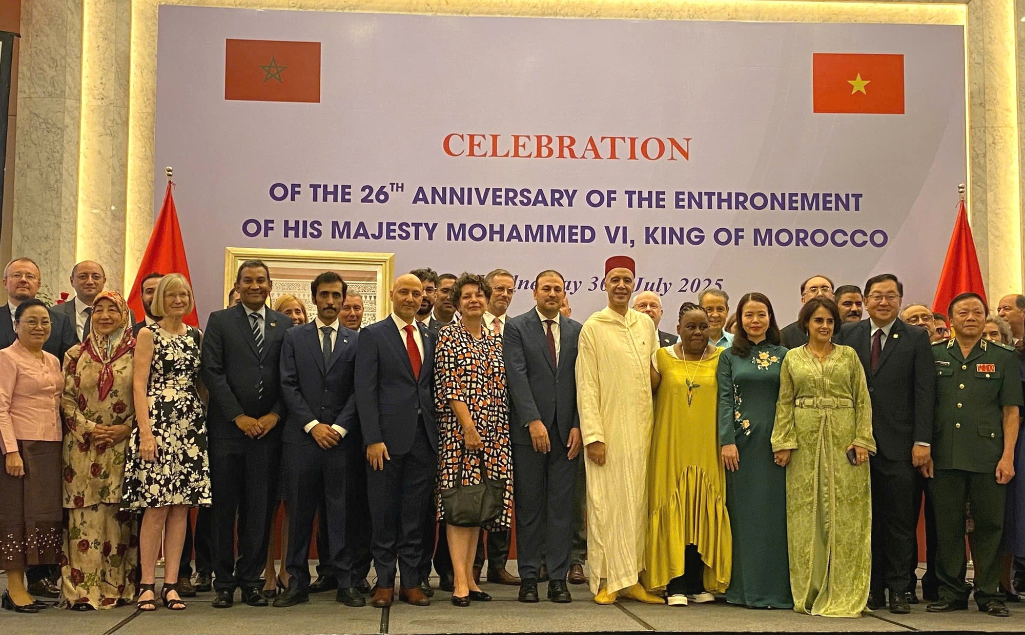 La fête du trône pour le 26e anniversaire de l’intronisation du Roi Mohammed VI Ben al-Hassan a été organisée par l’ambassade du Maroc au Vietnam dans la soirée du 30 juillet à Hanoi. Photo : XD.